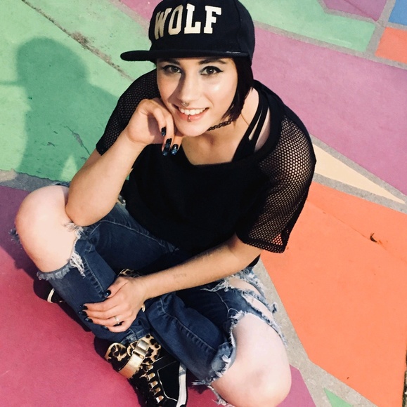 Meet your Posher, Mel - Picture 1 of 1